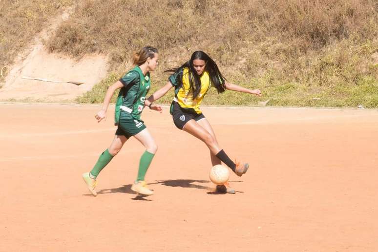 Jovens driblam o preconceito e encaram os treinos com empenho. Crédito - Arquivo Pessoal.